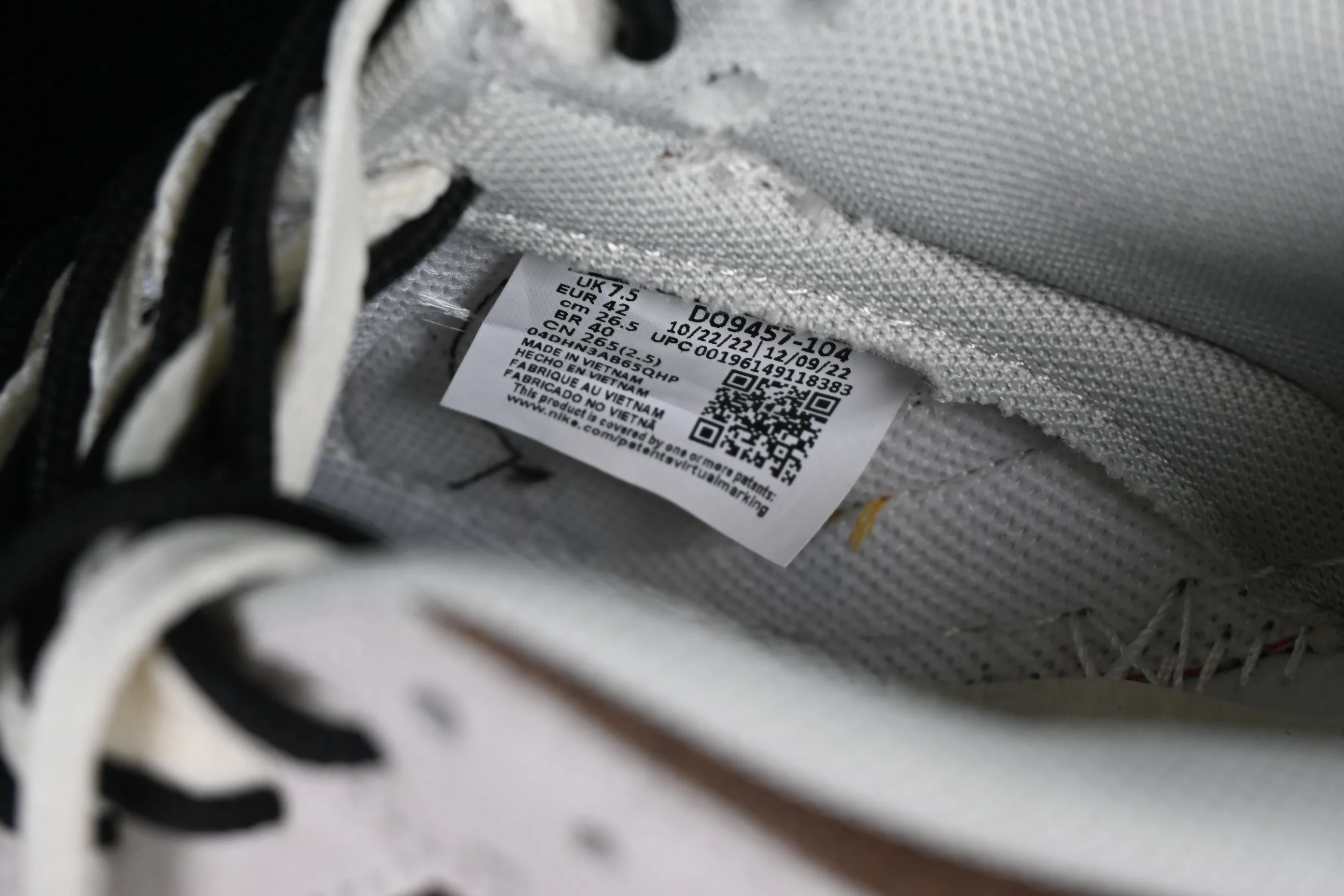 All categories Nk SB Dunk Series Nk SB Dunk Low low-top sneakers Cost-effective version Nk SB Dunk Low triple overlap hook SB low-top sports and leisure sneakers DO9457-104